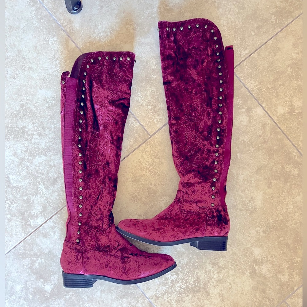 Very volatile knee high boots